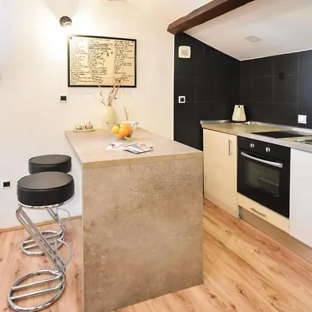 Studios Barre With Jacuzzi Rovinj