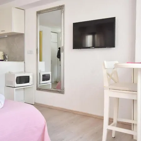 Studios Barre With Jacuzzi *