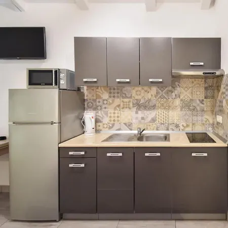 Studios Barre With Jacuzzi Apartment *